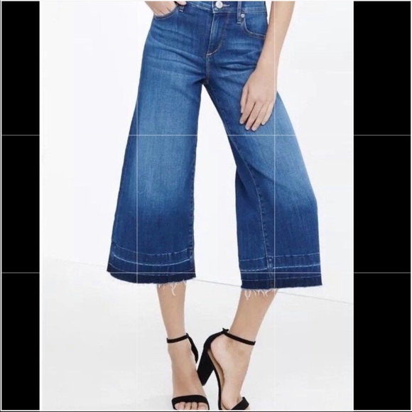 Universal Thread Denim - 🔵Universal Thread Dark Wash Frayed Hem Crop Jeans